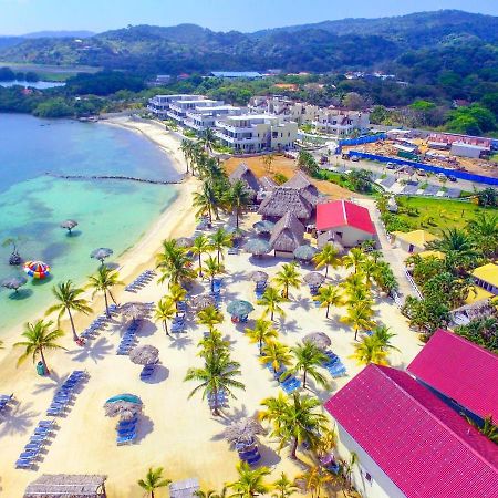 Las Palmas Beach Hotel Dixon Cove Екстериор снимка
