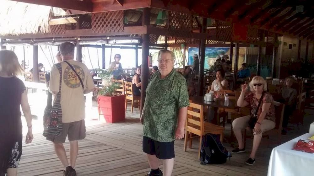 Las Palmas Beach Hotel Dixon Cove Екстериор снимка