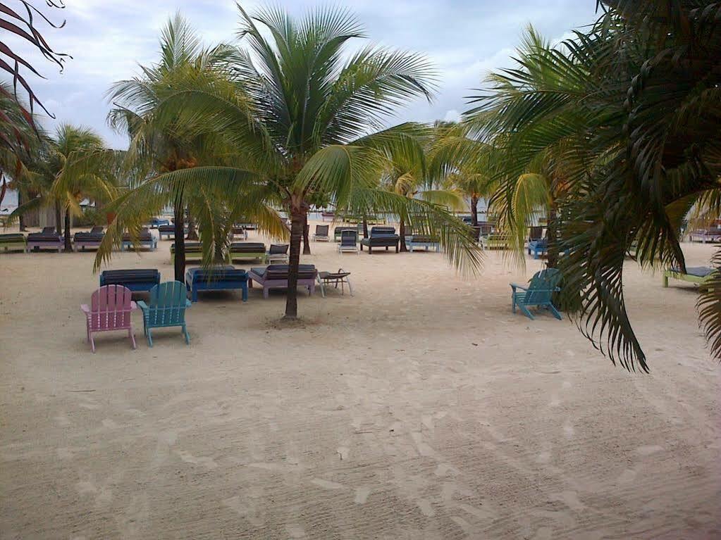 Las Palmas Beach Hotel Dixon Cove Екстериор снимка