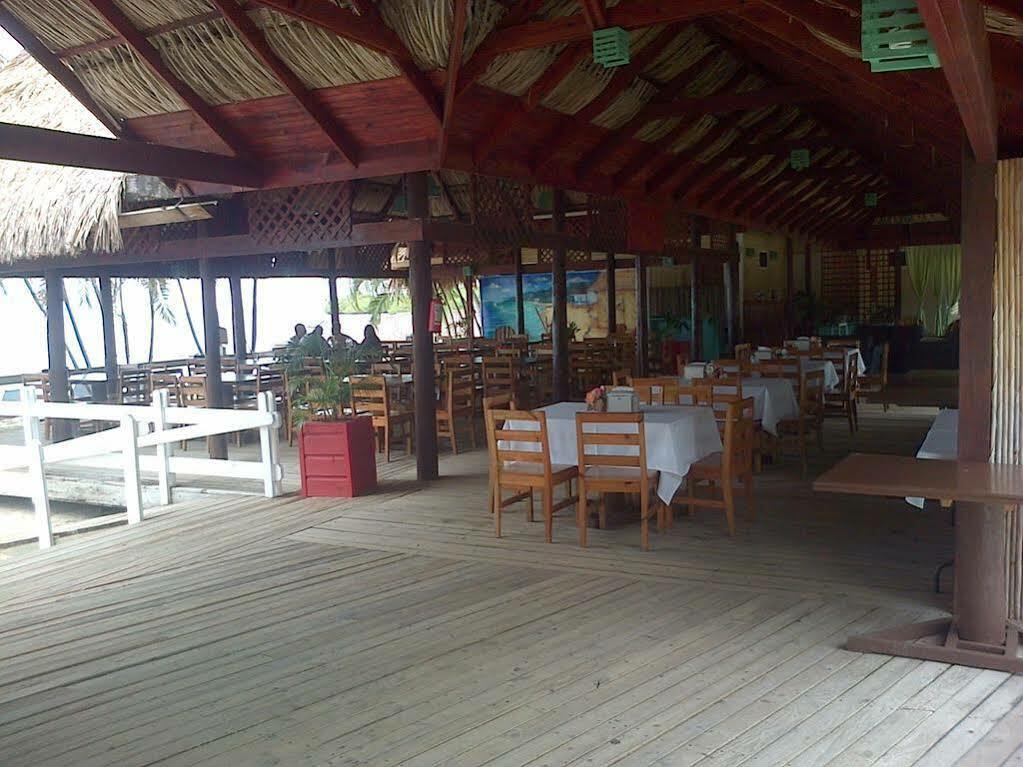Las Palmas Beach Hotel Dixon Cove Екстериор снимка